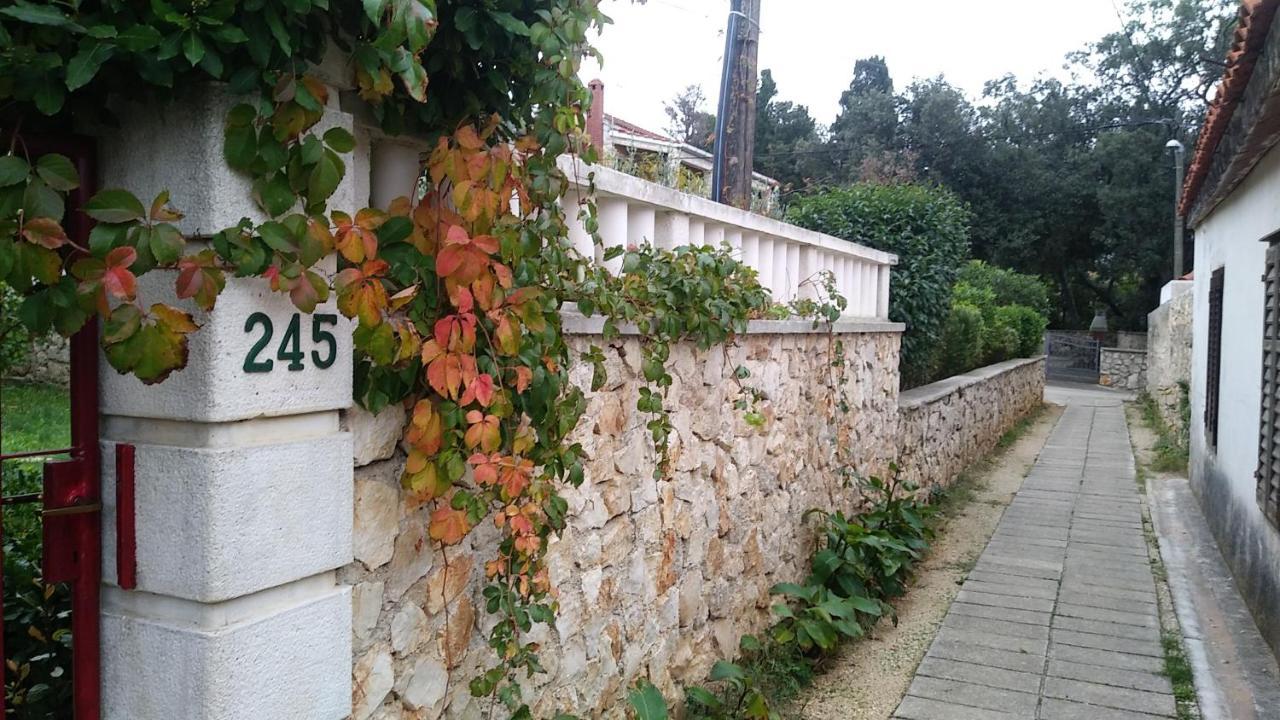 Apartments Lovor Silba Bagian luar foto